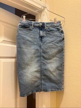 Ralph Lauren Light Blue Denim Pencil Skirt, size 2